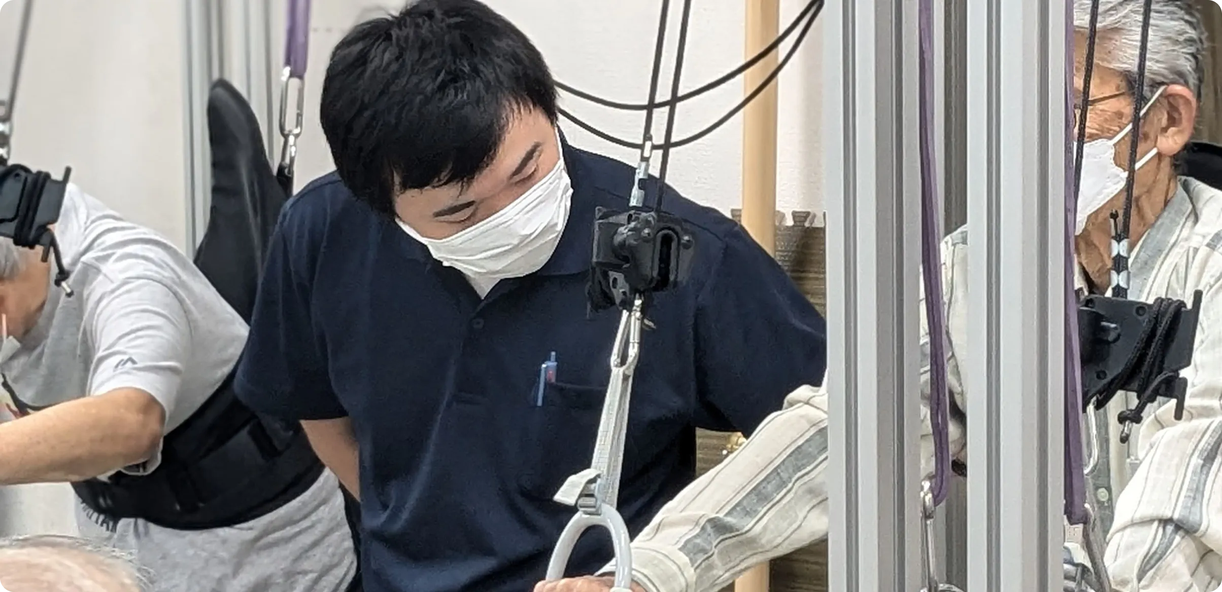 マスクをしたスタッフ