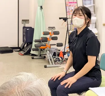 マスクをしたスタッフ